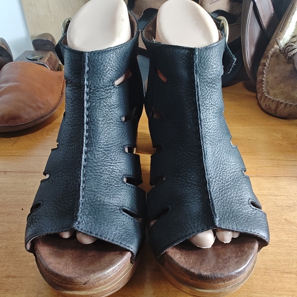 Dansko Black Leather Sandals with Tan Wooden Heel - Picture 1 of 13